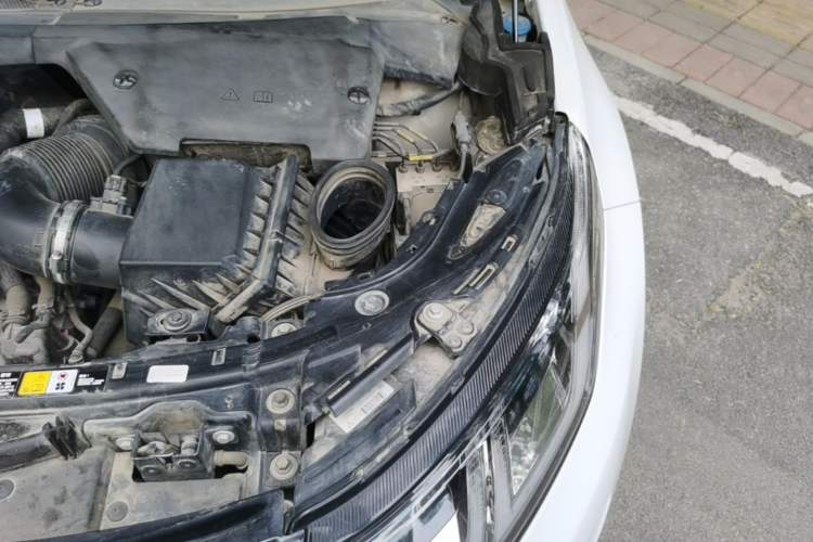 Used Land Rover Discovery Sport 2020 249 PS R-Dynamic Performance Edition Engine Bay Left