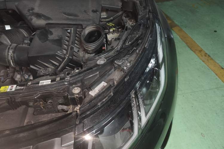 Used Land Rover Discovery Sport 2020 249 PS R-Dynamic Performance Edition Engine Bay Left