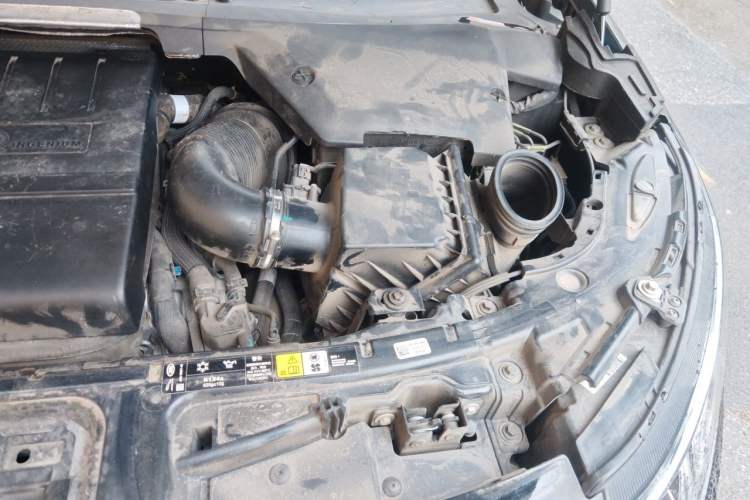 Used Land Rover Discovery Sport 2020 249 PS R-Dynamic Performance Edition Engine Bay Left