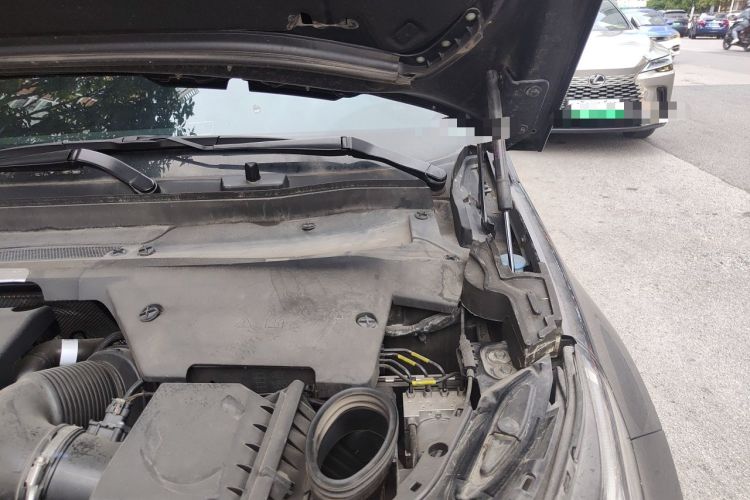 Used Land Rover Discovery Sport 2020 249 PS R-Dynamic Performance Edition Engine Bay Left