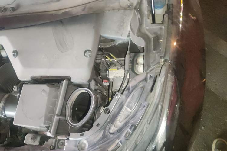 Used Land Rover Discovery Sport 2020 249 PS R-Dynamic Performance Edition Engine Bay Left