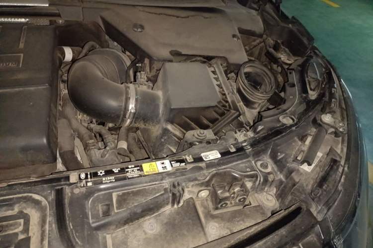 Used Land Rover Discovery Sport 2020 249 PS R-Dynamic Performance Edition Engine Bay Left