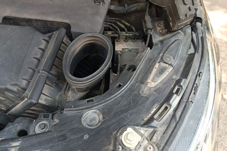 Used Land Rover Discovery Sport 2020 249 PS R-Dynamic Performance Edition Engine Bay Left