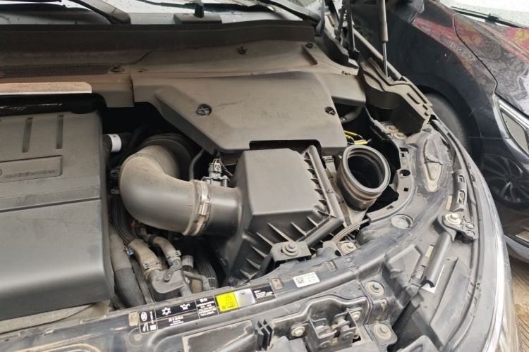 Used Land Rover Discovery Sport 2020 249 PS R-Dynamic Performance Tech Edition 7 Seats Engine Bay Left