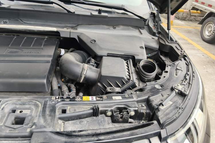 Used Land Rover Discovery Sport 2020 249 PS R-Dynamic Performance Tech Edition 7 Seats Engine Bay Left