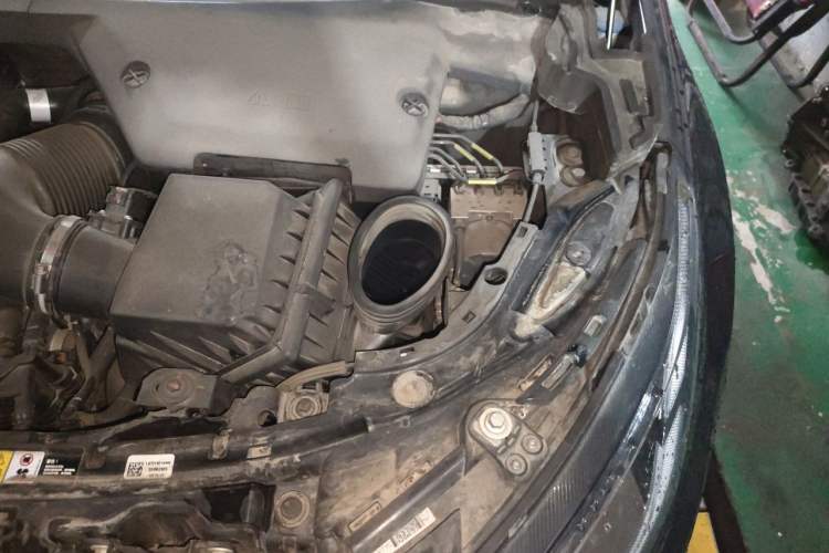 Used Land Rover Discovery Sport 2020 249 PS R-Dynamic Performance Edition Engine Bay Left