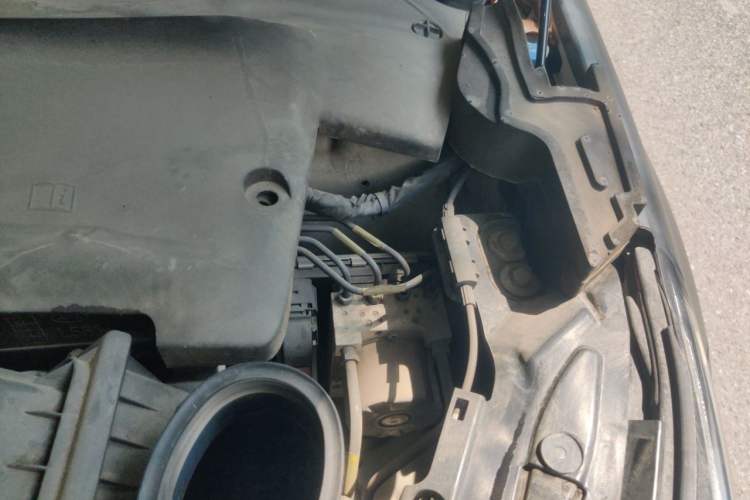 Used Land Rover Discovery Sport 2020 249 PS R-Dynamic Performance Edition Engine Bay Left