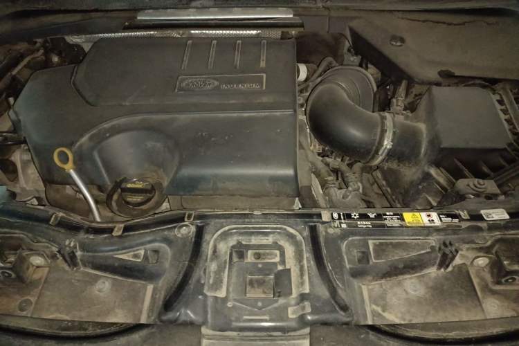 Used Land Rover Discovery Sport 2020 249 PS R-Dynamic Performance Edition Engine Bay