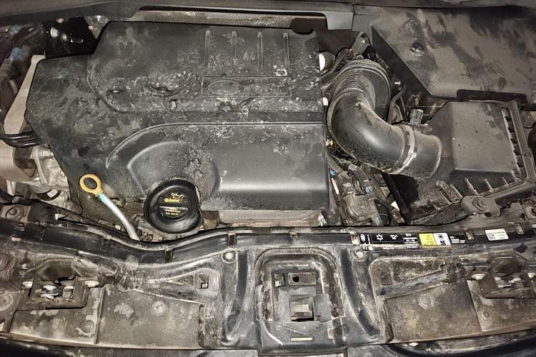 Used Land Rover Discovery Sport 2020 249 PS R-Dynamic Performance Tech Edition 5 Seats Engine Bay