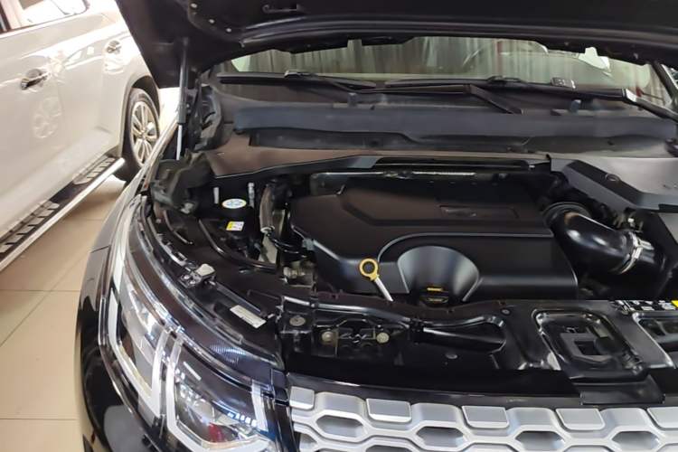Used Land Rover Discovery Sport 2020 200 PS Family Edition Engine Bay Right