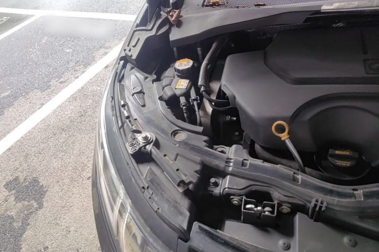Used Land Rover Discovery Sport 2020 249 PS R-Dynamic Performance Edition Engine Bay Right