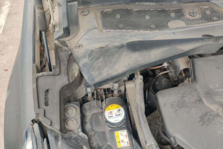 Used Land Rover Discovery Sport 2020 249 PS R-Dynamic Performance Edition Engine Bay Right
