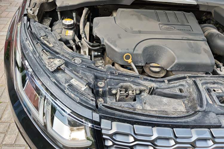 Used Land Rover Discovery Sport 2020 249 PS R-Dynamic Performance Edition Engine Bay Right