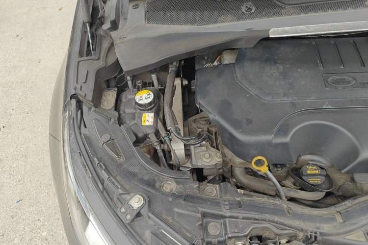 Used Land Rover Discovery Sport 2020 249 PS R-Dynamic Performance Edition Engine Bay Right