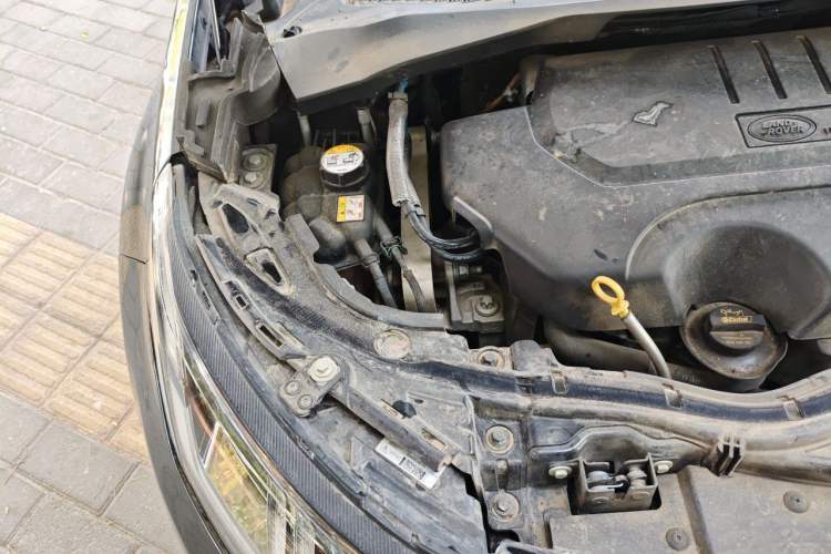 Used Land Rover Discovery Sport 2020 249 PS R-Dynamic Performance Edition Engine Bay Right