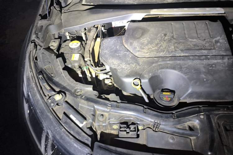 Used Land Rover Discovery Sport 2020 249 PS R-Dynamic Performance Edition Engine Bay Right