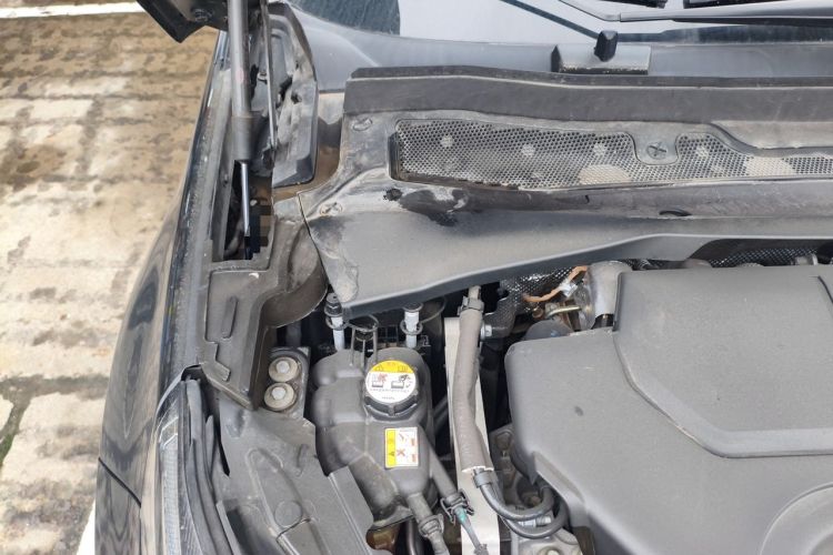 Used Land Rover Discovery Sport 2020 249 PS R-Dynamic Performance Tech Edition 7 Seats Engine Bay Right