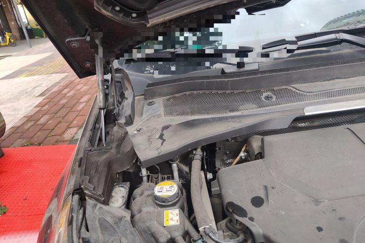 Used Land Rover Discovery Sport 2020 249 PS R-Dynamic Performance Edition Engine Bay Right