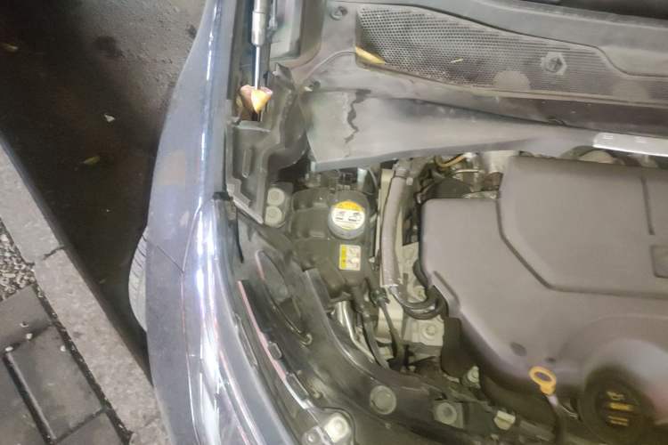 Used Land Rover Discovery Sport 2020 249 PS R-Dynamic Performance Edition Engine Bay Right