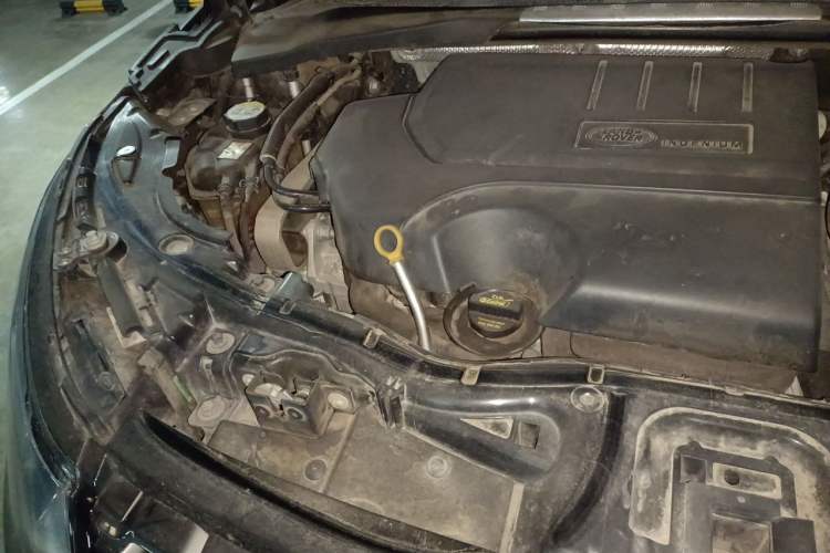 Used Land Rover Discovery Sport 2020 249 PS R-Dynamic Performance Edition Engine Bay Right