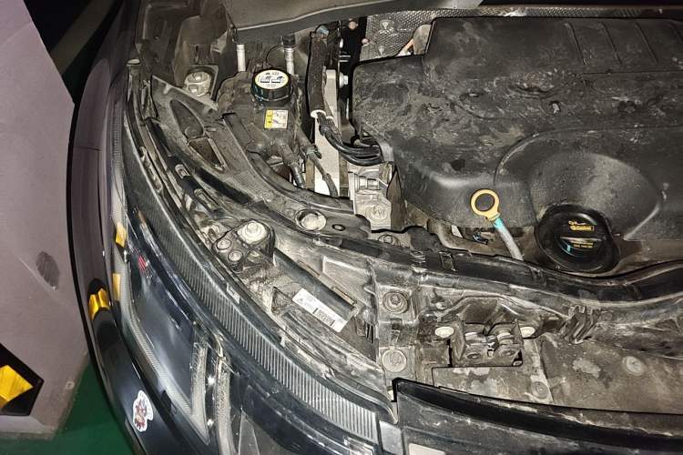 Used Land Rover Discovery Sport 2020 249 PS R-Dynamic Performance Tech Edition 5 Seats Engine Bay Right