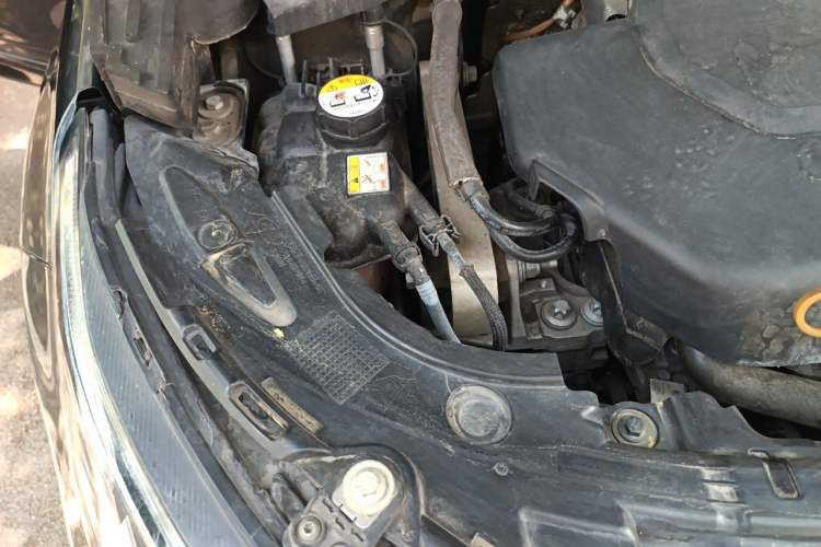 Used Land Rover Discovery Sport 2020 249 PS R-Dynamic Performance Edition Engine Bay Right