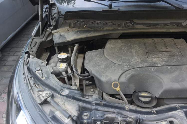 Used Land Rover Discovery Sport 2020 249 PS R-Dynamic Performance Edition Engine Bay Right