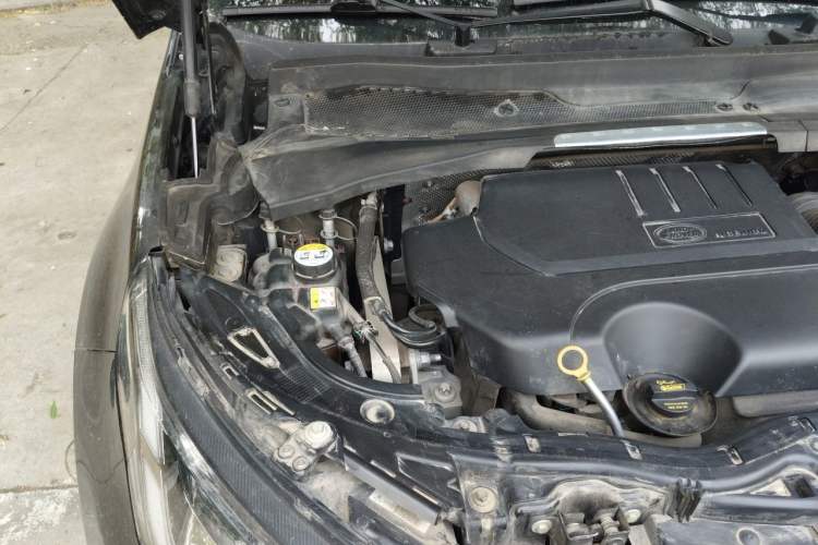 Used Land Rover Discovery Sport 2020 249 PS R-Dynamic Performance Edition Engine Bay Right
