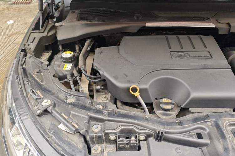 Used Land Rover Discovery Sport 2020 249 PS R-Dynamic Performance Tech Edition 7 Seats Engine Bay Right