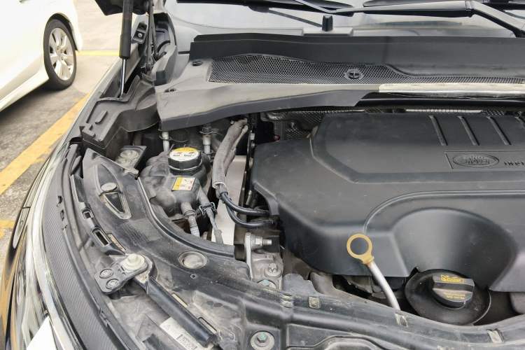 Used Land Rover Discovery Sport 2020 249 PS R-Dynamic Performance Tech Edition 7 Seats Engine Bay Right