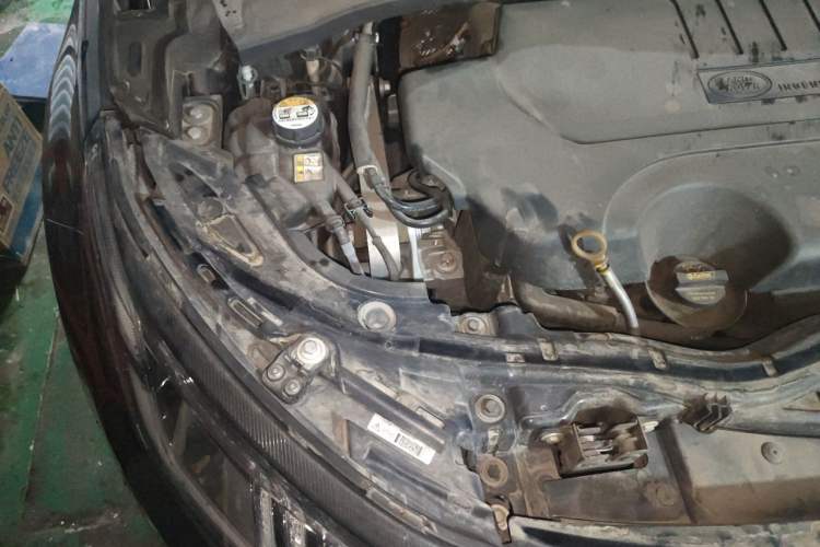 Used Land Rover Discovery Sport 2020 249 PS R-Dynamic Performance Edition Engine Bay Right