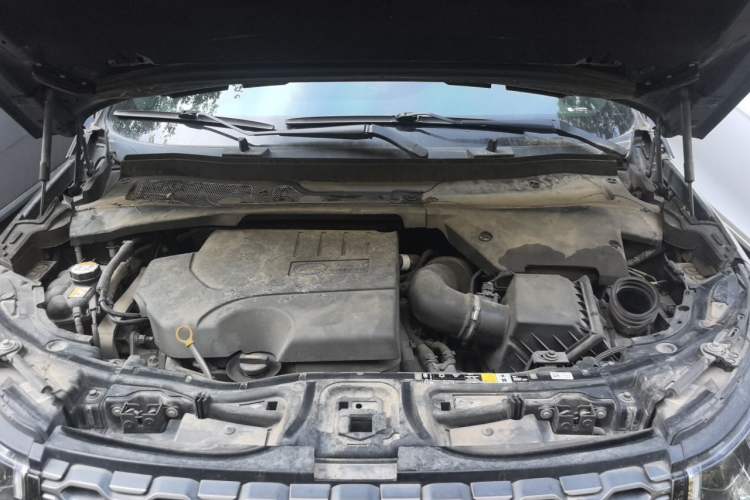 Used Land Rover Discovery Sport 2020 249 PS R-Dynamic Performance Edition Engine Bay