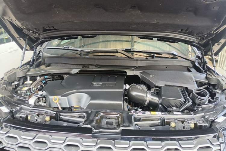 Used Land Rover Discovery Sport 2020 249 PS R-Dynamic Performance Edition Engine Bay