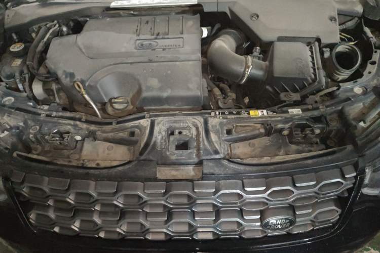 Used Land Rover Discovery Sport 2020 249 PS R-Dynamic Performance Edition Engine Bay