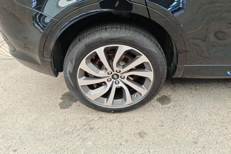 Used Land Rover Discovery Sport 2020 249 PS R-Dynamic Performance Tech Edition 7 Seats Exterior 2