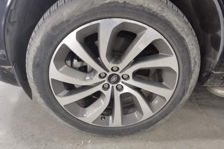 Used Land Rover Discovery Sport 2020 249 PS R-Dynamic Performance Tech Edition 7 Seats Exterior 4
