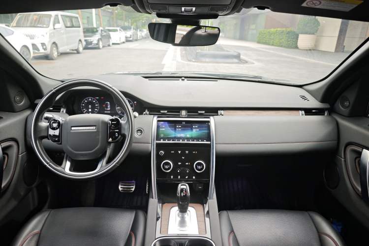 Used Land Rover Discovery Sport 2020 249 PS R-Dynamic Performance Edition Exterior 4