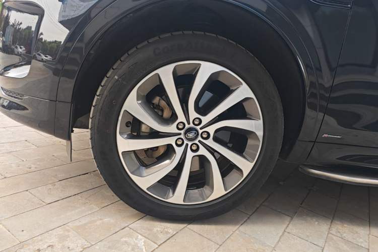Used Land Rover Discovery Sport 2020 249 PS R-Dynamic Performance Edition Exterior 4