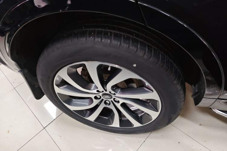 Used Land Rover Discovery Sport 2020 249 PS R-Dynamic Performance Edition Exterior 5