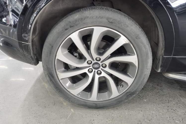 Used Land Rover Discovery Sport 2020 249 PS R-Dynamic Performance Tech Edition 7 Seats Exterior 5