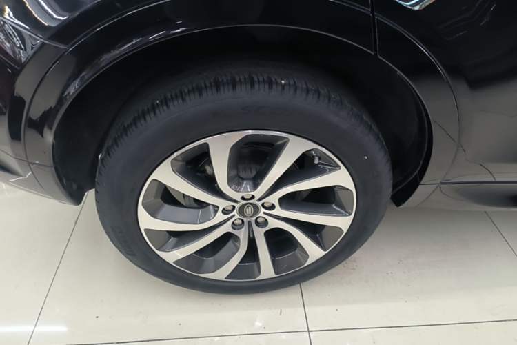 Used Land Rover Discovery Sport 2020 249 PS R-Dynamic Performance Edition Exterior 5