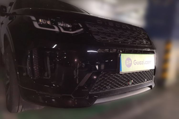Used Land Rover Discovery Sport 2020 249 PS R-Dynamic Performance Edition Front Right 45 Deg