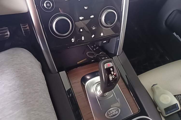 Used Land Rover Discovery Sport 2020 249 PS R-Dynamic Performance Edition Gear Lever