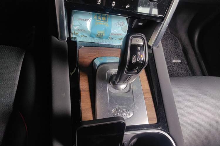 Used Land Rover Discovery Sport 2020 249 PS R-Dynamic Performance Edition Gear Lever