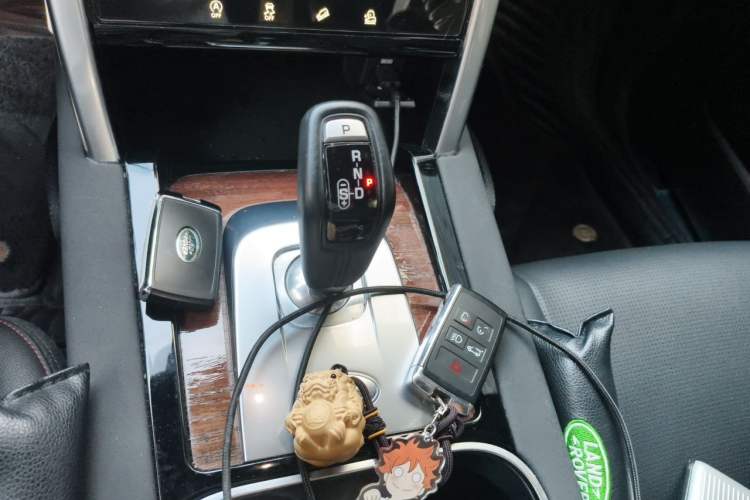Used Land Rover Discovery Sport 2020 249 PS R-Dynamic Performance Edition Gear Lever