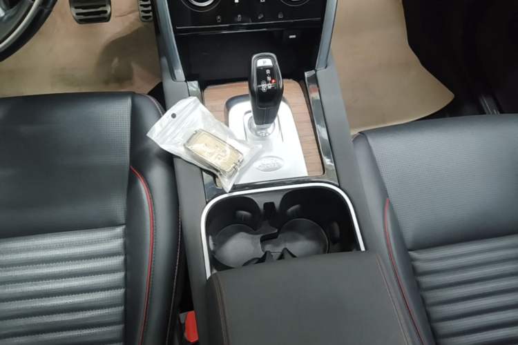 Used Land Rover Discovery Sport 2020 249 PS R-Dynamic Performance Edition Gear Lever
