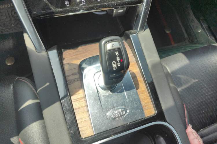 Used Land Rover Discovery Sport 2020 249 PS R-Dynamic Performance Edition Gear Lever