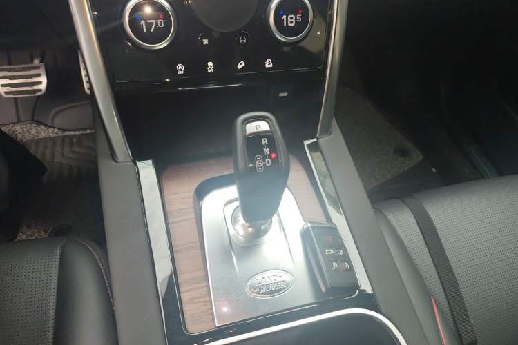 Used Land Rover Discovery Sport 2020 249 PS R-Dynamic Performance Edition Gear Lever