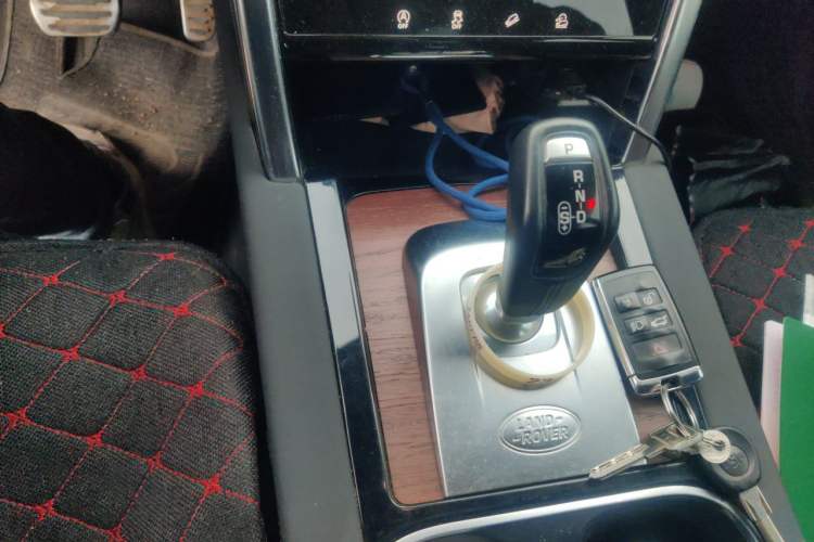 Used Land Rover Discovery Sport 2020 249 PS R-Dynamic Performance Edition Gear Lever