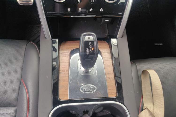 Used Land Rover Discovery Sport 2020 249 PS R-Dynamic Performance Edition Gear Lever